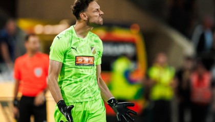 亨德森的豪爽庆祝：水晶宫夺冠后1000镑请客球迷，感动无数