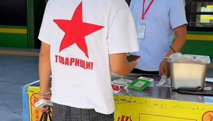 长沙火车站站台15元盒饭被赞“良心盒饭”，工作人员：十年没涨价，都是新鲜炒的