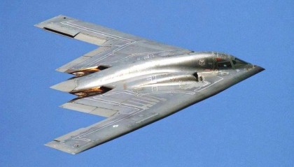 解放军锁死B-21隐形轰炸机，防御网密不透风，秘密武器很快量产