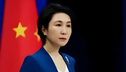 最后2天，高市早苗对中日见面还不死心，外交部直接一句话终结，这2个字相当妙
