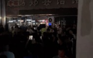 郑州“续面事件”面馆关门，老板引争议后致歉！快评：切忌“过早站队”，更不该“按键伤人”