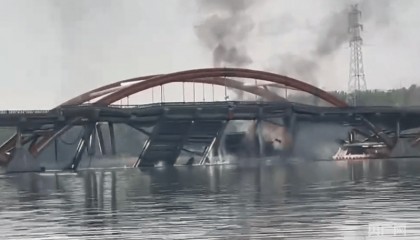目击者讲述北京潮白河大桥起火过程：早上4点多 桥下开始冒烟
