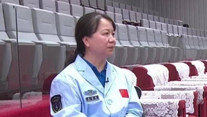 王亚平成功飞天后，藏在她背后的这位女英雄有多牛