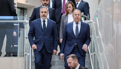 俄外长：俄方愿与乌、欧谈判，乌不加入北约是“先决条件”