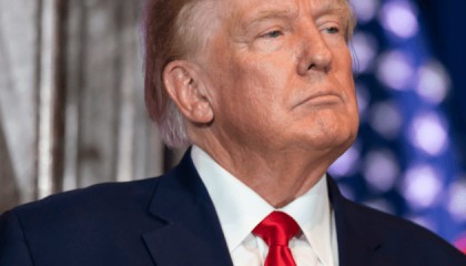 美国欲向全球发出警告：谁给俄罗斯订单，就加500%关税？中印已经被盯上