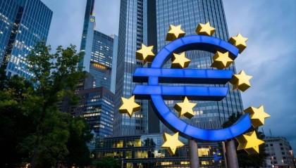 欧盟摊牌了，一口气制裁12家中企，还想反制中国稀土，中方生气了：有什么资格对中俄合作说三道四