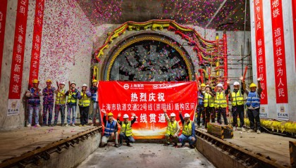 上海地铁崇明线全线隧道贯通,系国内穿越长江最长的地铁线