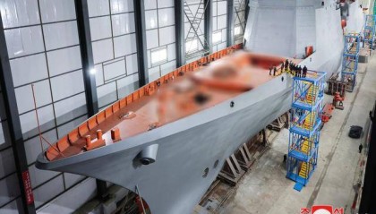 金正恩登上了一艘“神秘舰船”