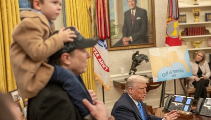 马斯克上任首月掀效率风暴：省下550亿美元，解雇8万多公务员