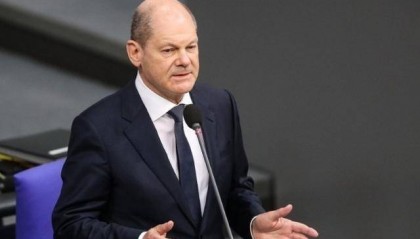 德国总理：大众汽车在德关闭工厂是错误的