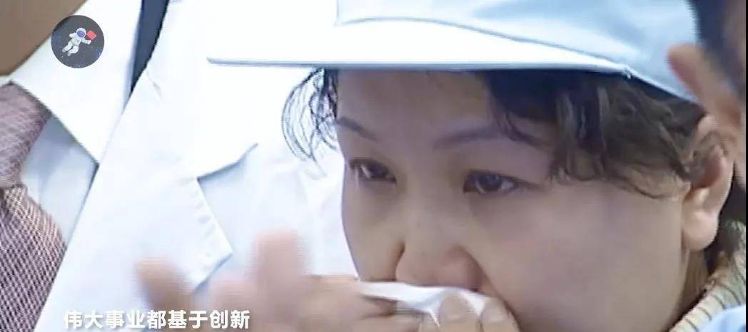 王亚平成功飞天后，藏在她背后的这位女英雄有多牛