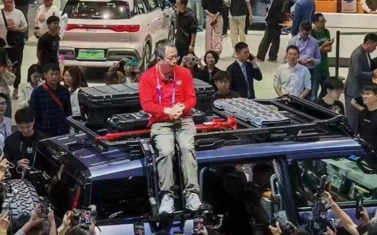 开始互抖黑料，刘强东外卖战要重塑劳动力成本与骑手尊严？