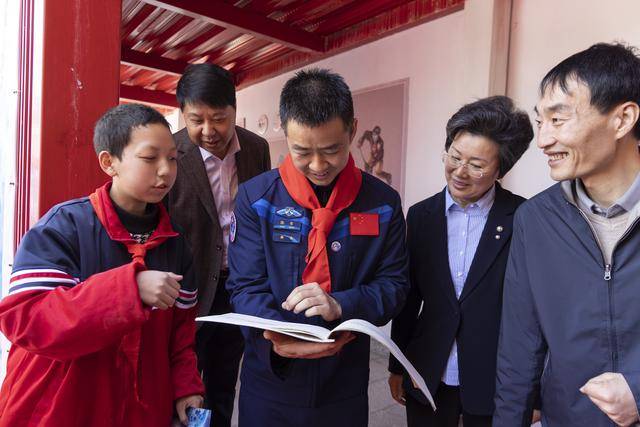 神舟二十号航天员乘组三人确定，河南老乡陈冬、陈中瑞将飞天