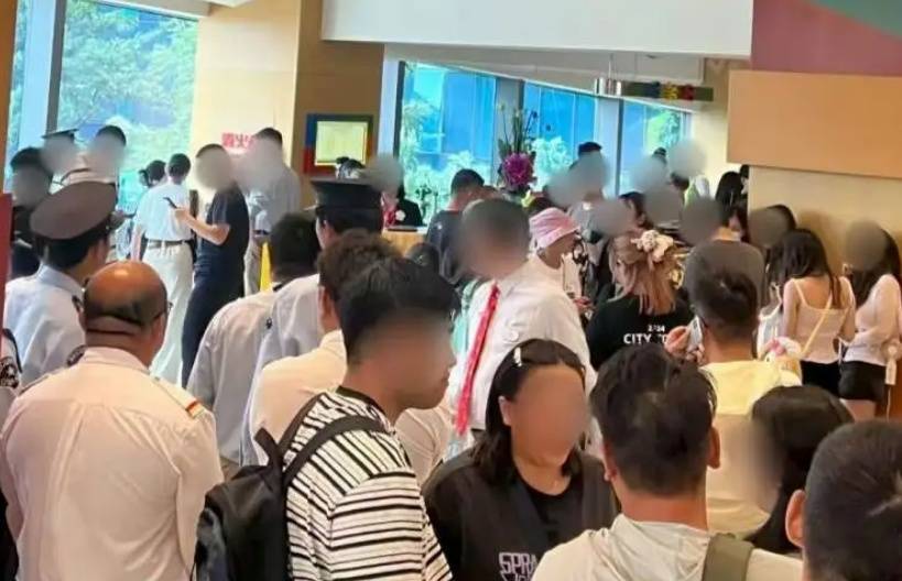 上海迪士尼官宣：今起停止！有人要求退酒店退卡，网友呼吁：别太疯狂