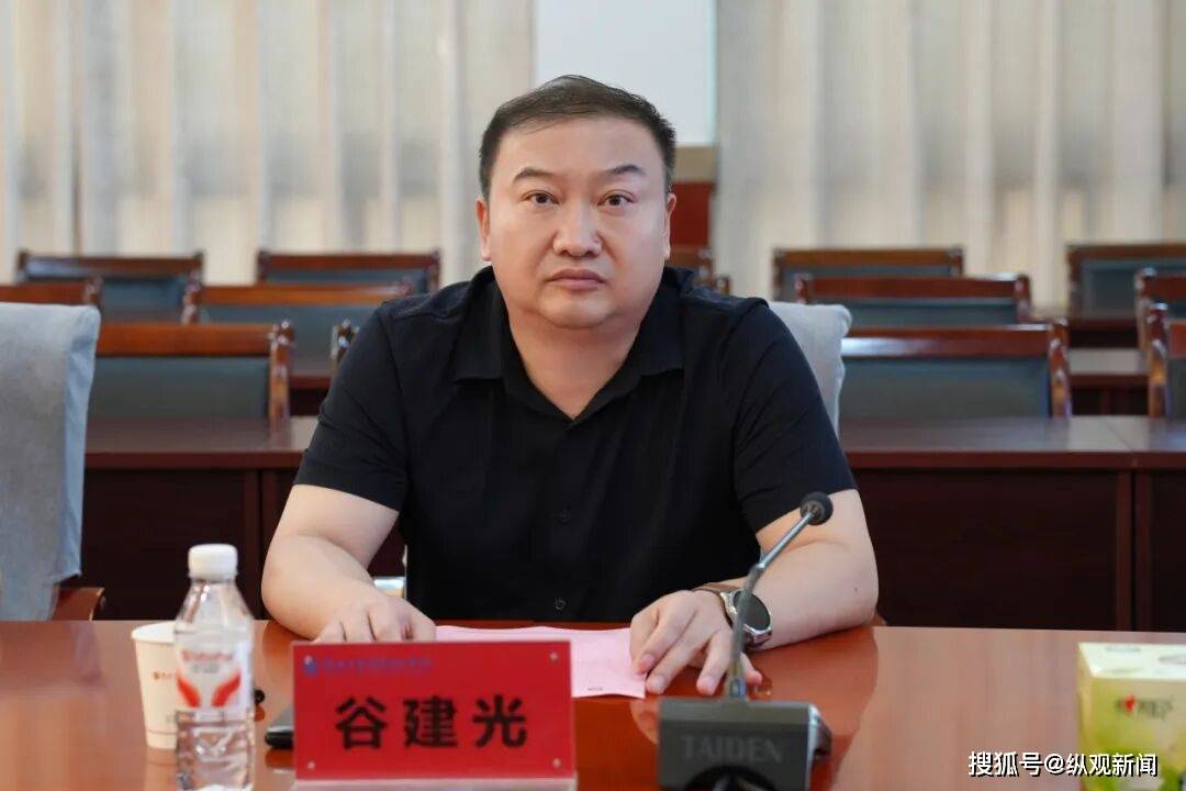 河南省退役军人事务厅二级巡视员赵龙一行到郑州工业应用技术学院调研指导工作