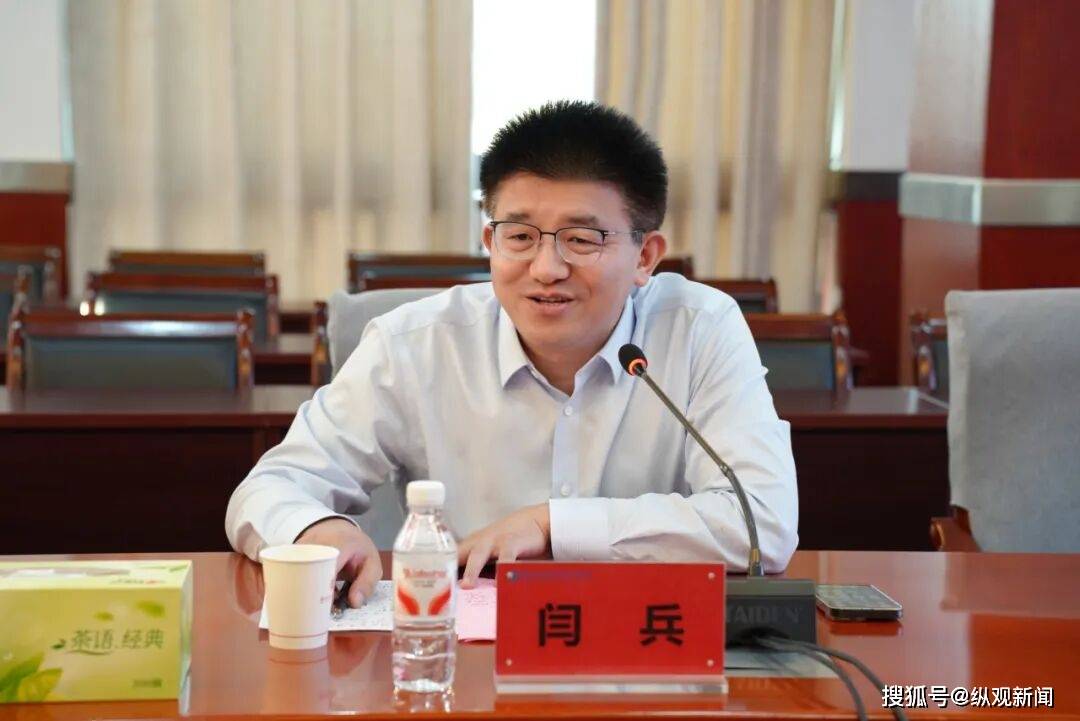 河南省退役军人事务厅二级巡视员赵龙一行到郑州工业应用技术学院调研指导工作