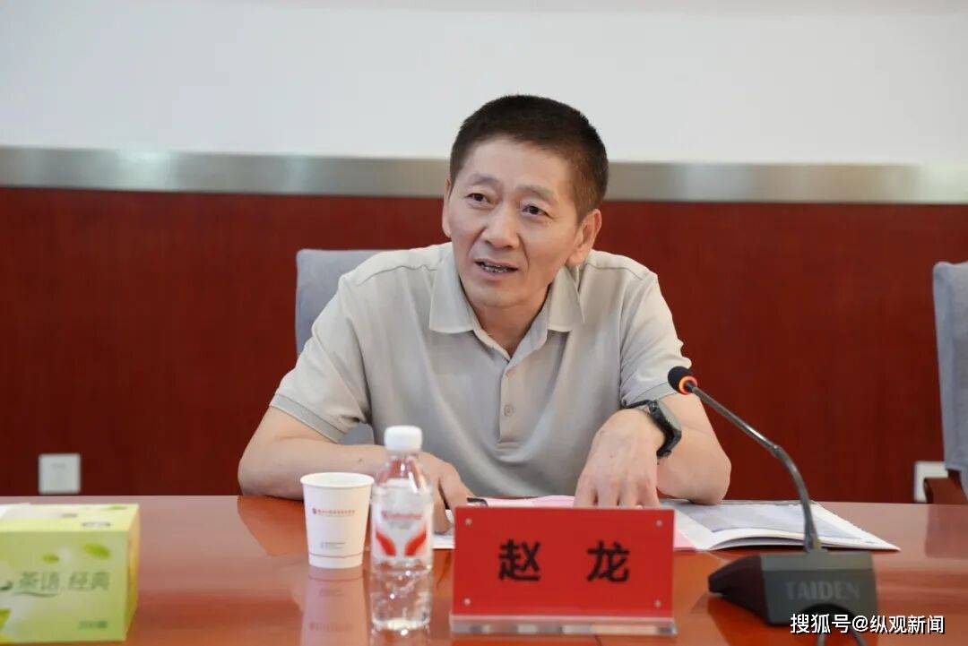 河南省退役军人事务厅二级巡视员赵龙一行到郑州工业应用技术学院调研指导工作