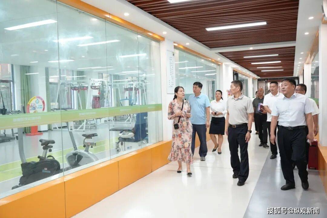 河南省退役军人事务厅二级巡视员赵龙一行到郑州工业应用技术学院调研指导工作