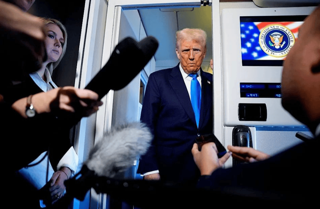 火速赶回国的特朗普,在专机空军一号上,亲口说出此行最大遗憾