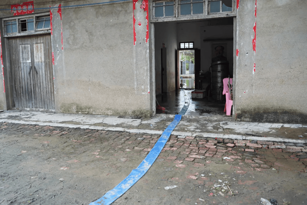 村镇导演追三个超强台风 拍下被遗忘的农民