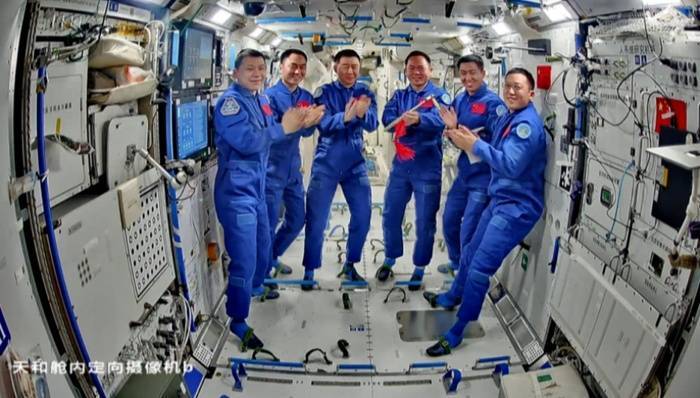 疑似遭空间微小碎片撞击，神舟二十号返回任务将推迟进行