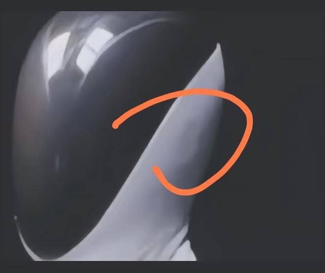 小鹏机器人造假?被网友质疑真人扮演,何小鹏澄清