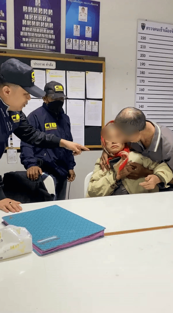 泰国女子涉嫌贩毒被抓，竟在警察面前上演“鬼上身”