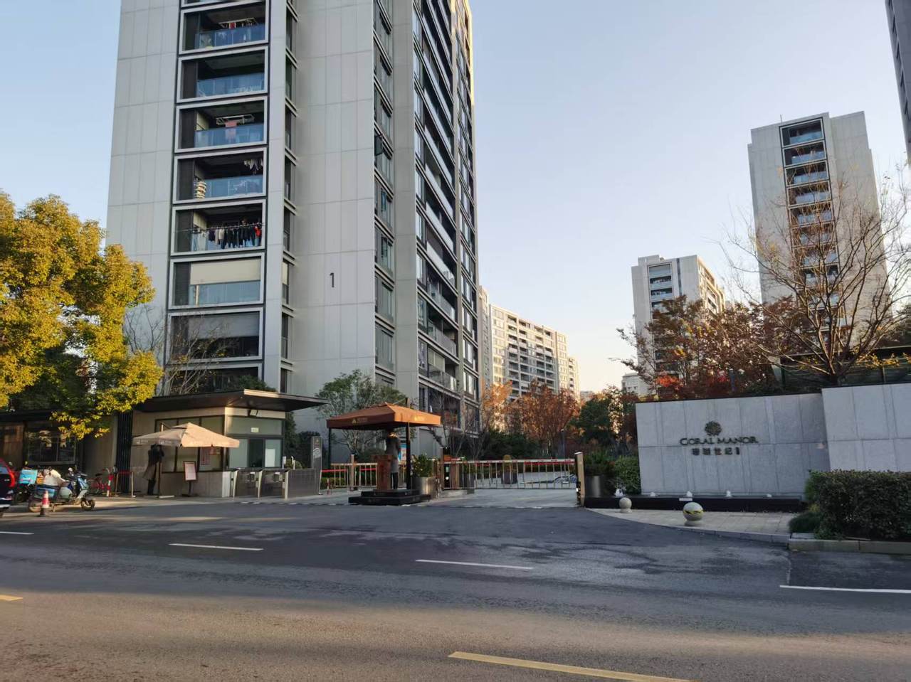 因不缴物业费，杭州一小区十多名业主收到法院传票