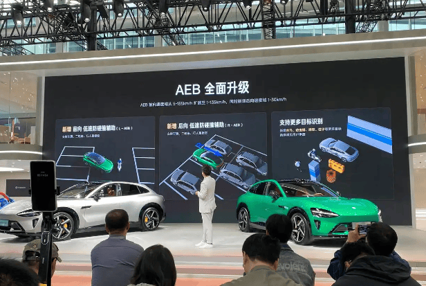 风暴中心的“小米汽车”：杭州小米交付中心发生车祸