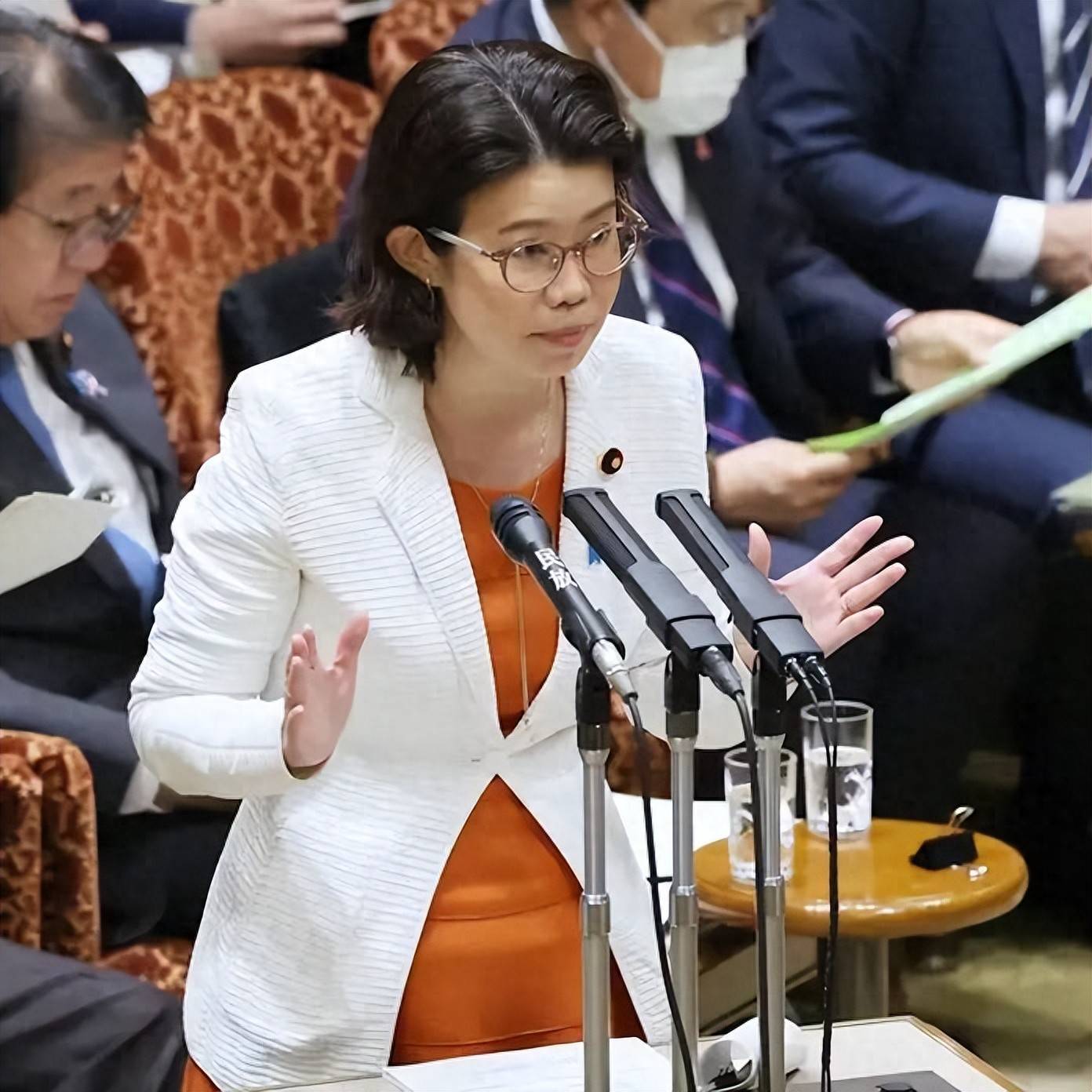 日本副外相“删号跑路”！