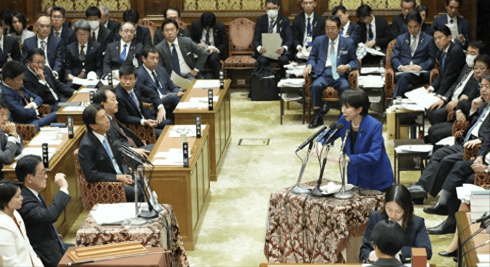 高市早苗硬扛中国两个月,半数日企翻脸:再硬抗下去,没人保障日本安全!