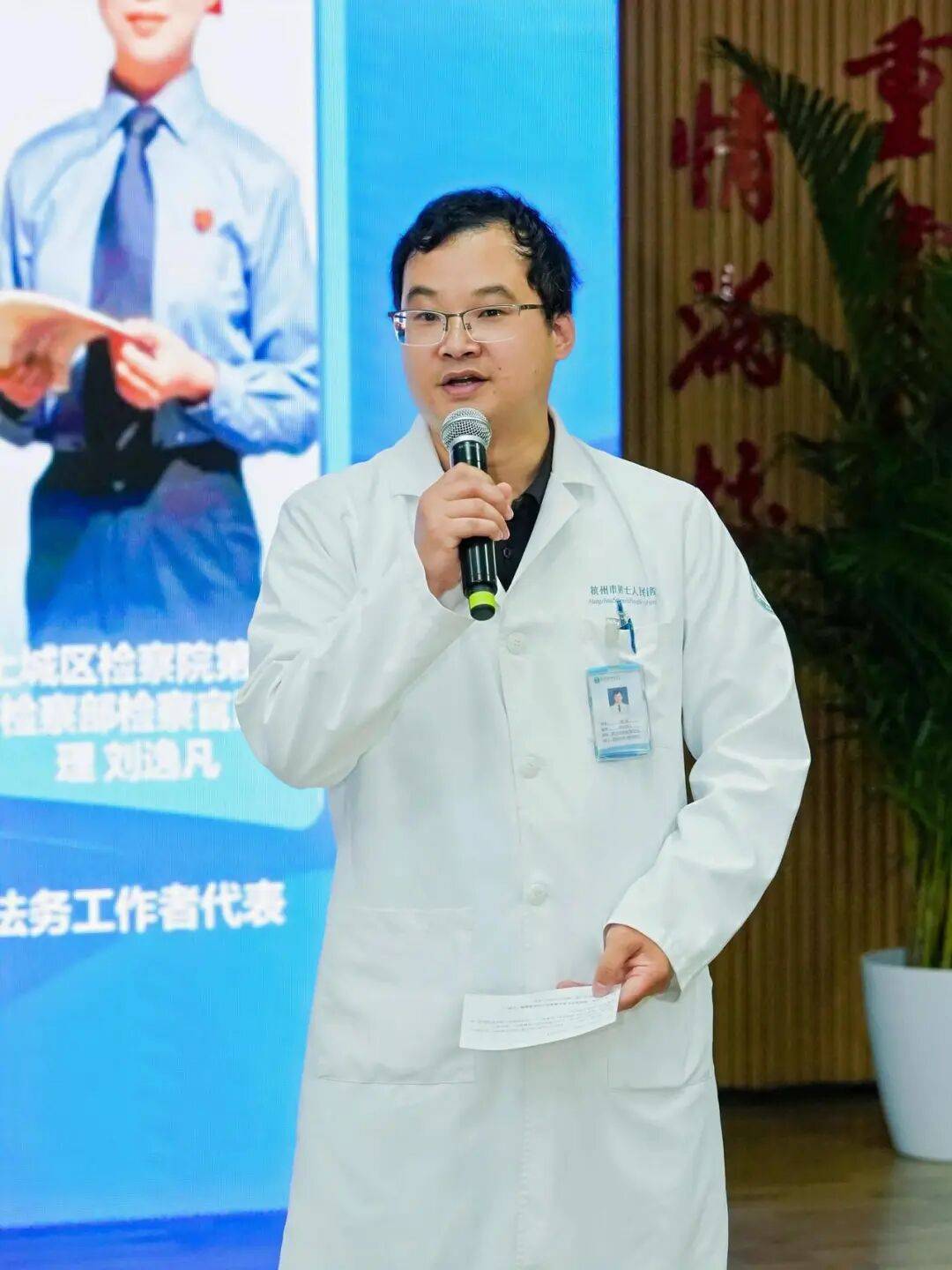 32岁女子跨年失恋，花135元/小时找“秒回师”吐槽：我只需要抱抱