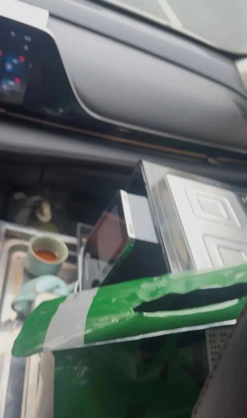 广东一网约车司机在车内配备咖啡设备，售卖现磨咖啡，最高29元一杯！平台回应