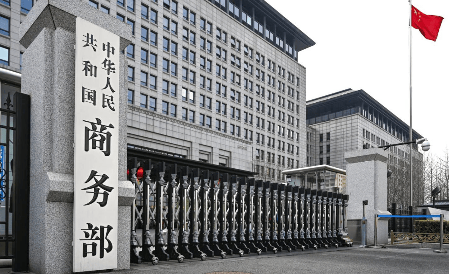 电话挂断，中方不陪英国玩了，伯纳姆收到通牒：中企资产必须归还