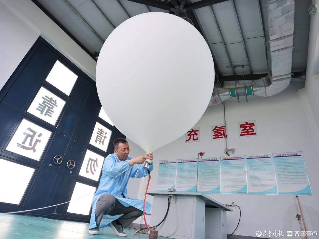 拾光|几十年如一日，他准点放气球高空测天气