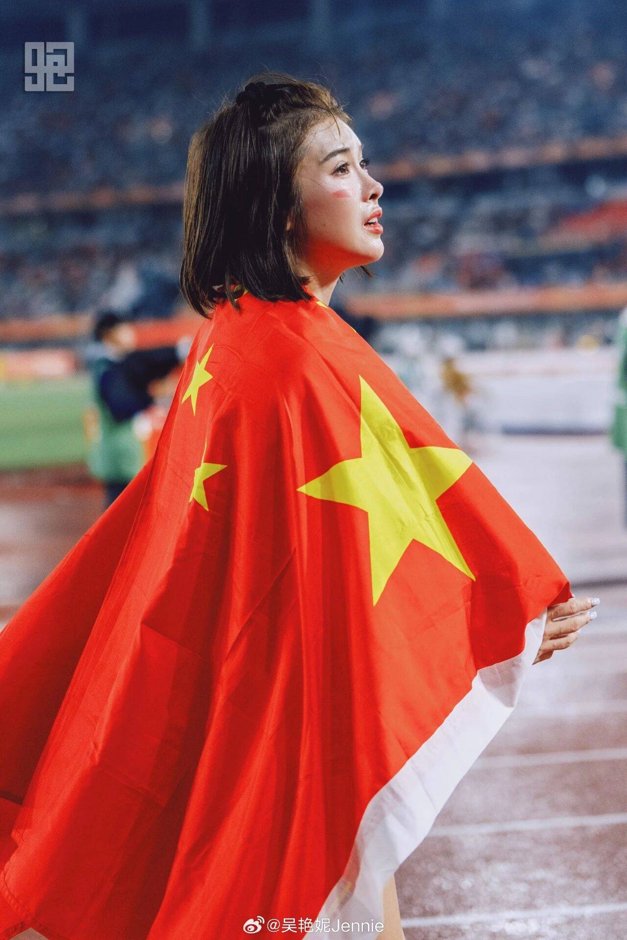 吴艳妮夺得铜牌后哭了，给自己打100分